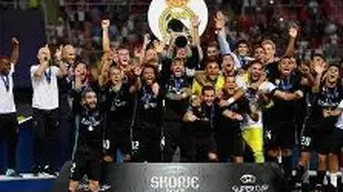 塞尔维亚网球健将焦科维奇领衔，成功击败英国队，携手晋级戴维斯杯四强